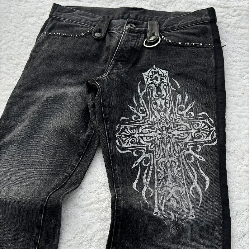 Washed denim jeans with decorative pockets
